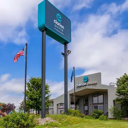 Clarion Pointe Hotel